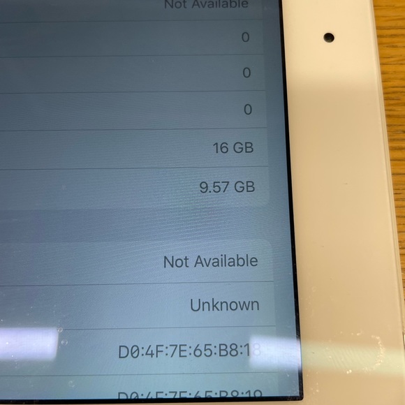 Apple iPad Air 2nd Generation 16GB in Silver cracked screen - Picture 7 of 7